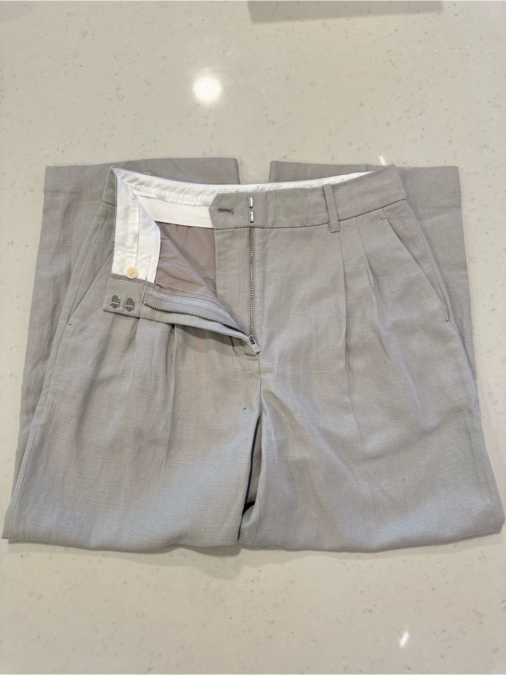 NWOT Aritzia Effortless Pant CruiseLinen Gray Size 6 Crop